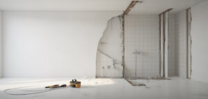 Fotorealistisk bild av ett minimalistiskt badrum under renovering, med exponerade väggreglar och verktyg.